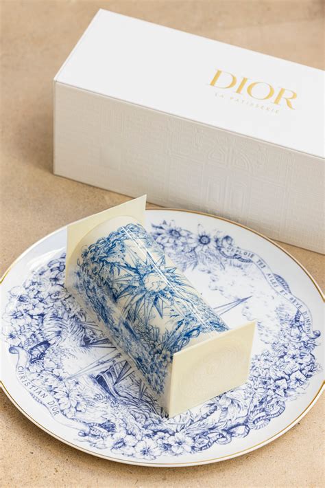 prix buche dior|Dior célèbre Noël 2024 avec une bûche inspirée de la haute couture.